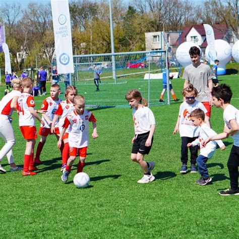 Kids Playing Soccer 的图像结果