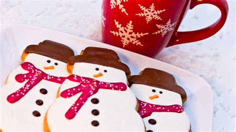 Starbucks Snowman Cookie - All About the Snowy Starbucks Snack + Recipe