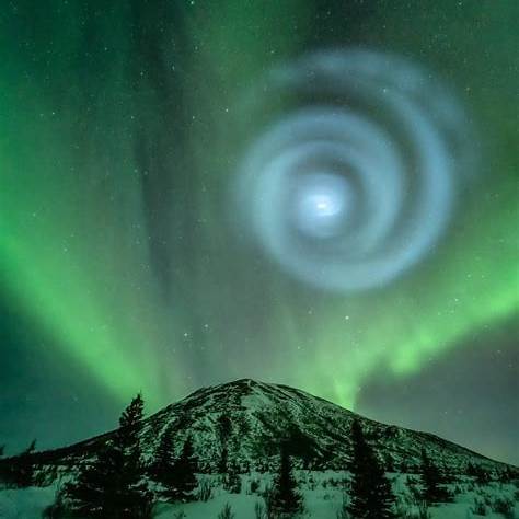 https://mymodernmet.com/wp/wp-content/uploads/2023/04/todd-salat-aurora-1.jpg