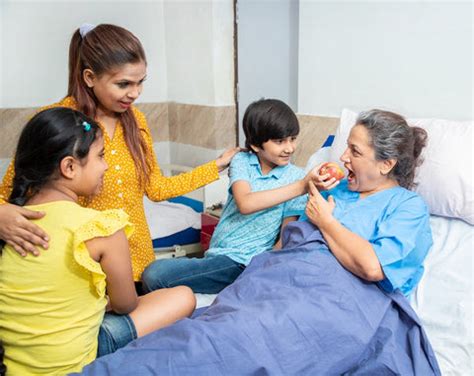 Effective Communication With Elderly Patients | SorezeCare