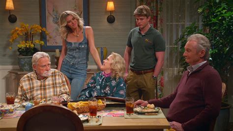 Leanne Review — Southern Sitcom Feels Stuck in the Past but Still Gets ...