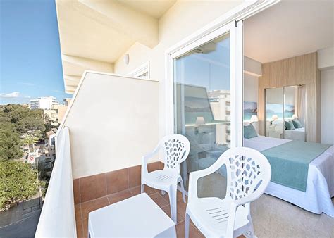 azuLine Hotel Bahamas & Bahamas II Evening Entertainment: Pictures ...