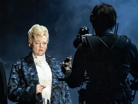 1 show, 26 characters: Sarah Snook shares the stage with herself in ...