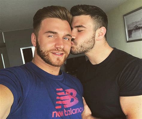 Attractive couple! Kissing Couples, Cute Gay Couples, Thing 1, Beard No ...