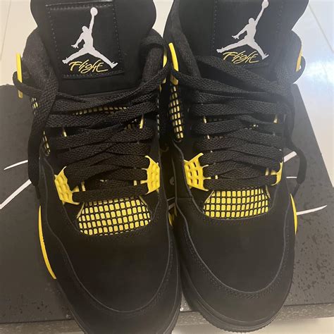 Retro Jordan 4 Thunders Used Barely visible crease - Depop