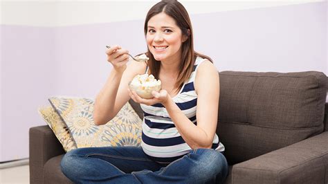 Is It Safe to Eat Ice Cream While Pregnant? Experts Weigh In on Iodine ...
