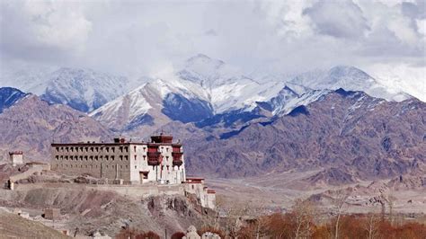 15 Best Hotels in Ladakh - Best Places to Stay in Ladakh | Conde Nast ...