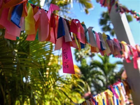 Florida woman begins tying a ribbon to a rope for each COVID-19 death ...