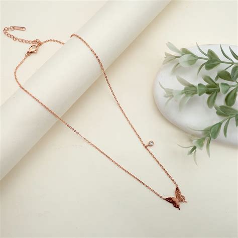 ROSE GOLD TONE ANTI TARNISH SHORT CHAIN - FLUTTERING BUTTERFLY