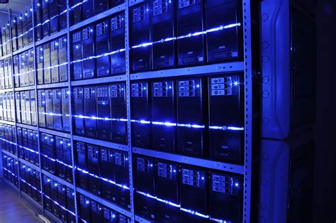 https://upload.wikimedia.org/wikipedia/commons/thumb/5/5d/BalticServers_data_center.jpg/1280px-BalticServers_data_center.jpg
