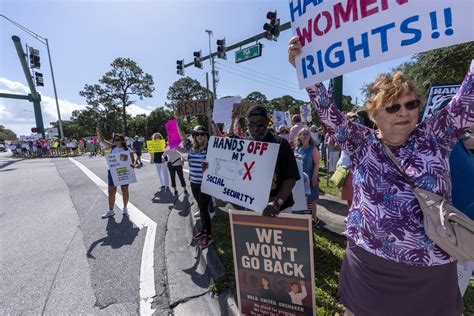 Usfijitimes | Trump-Stronghold The Villages in Florida Holds Large 'Hands Off!' Rally