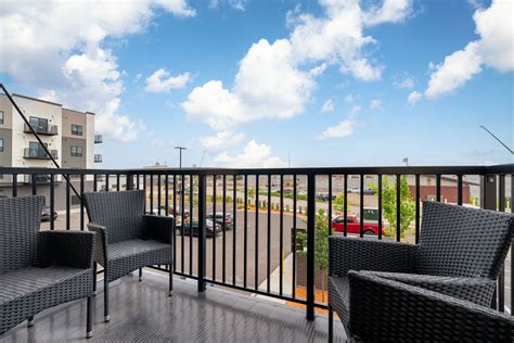 LINCOLN PARK FLATS | Apartments For Rent