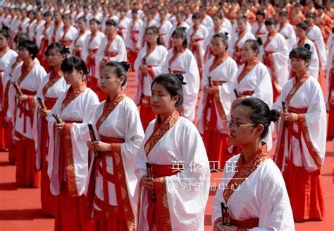 德阳外国语学校举行高三成人礼，唤醒学生成人意识和责任意识_中国国情_中国网