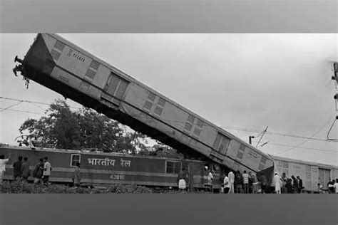 பயணிகள் ரயில் மீது சரக்கு ரயில் மோதல்; 4 பேர் உயிரிழப்பு?