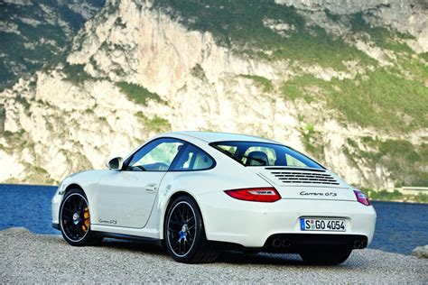"Socially Inclined": Porsche: 911 Carrera GTS