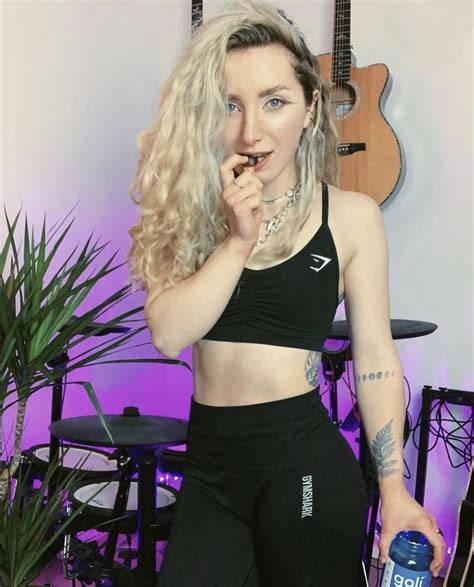 Sophie Burrell🔥 : r/Metalboners