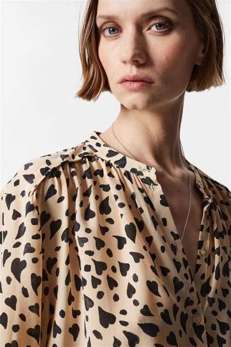 Relaxed Silk Blouse - Beige Heart Pattern - Ladies | H&M GB