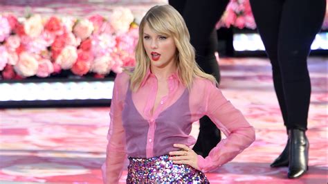 Taylor Swift’s ‘Lover’ Album Lyrics Leaked For All 18 Songs | Heavy.com