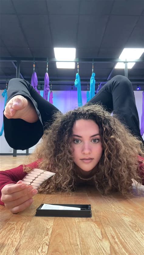 The best Sofie Dossi feet pictures 🤩