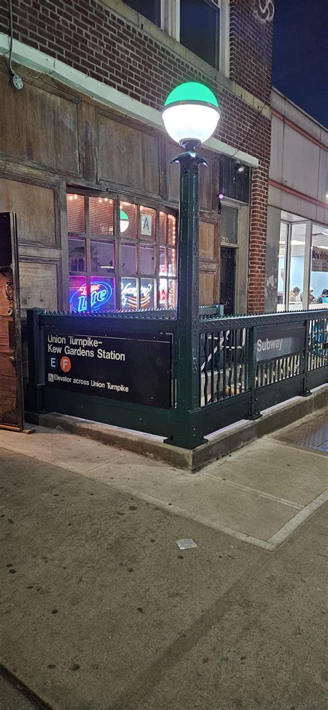The Union Turnpike Wooden Station Entrance is Gone : r/nycrail