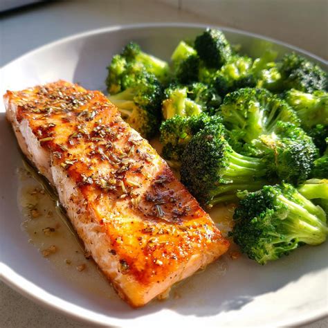 Perfect 20-Min Baked Salmon with Steamy Broccoli Bliss - Wilingga Recipes