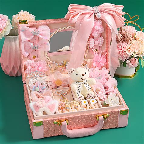 儿女送什么礼物好最新素材