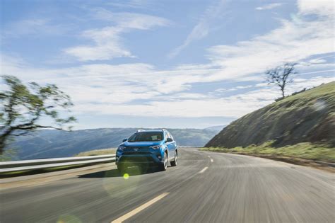 2016 Toyota RAV4 Hybrid - HD Pictures @ carsinvasion.com