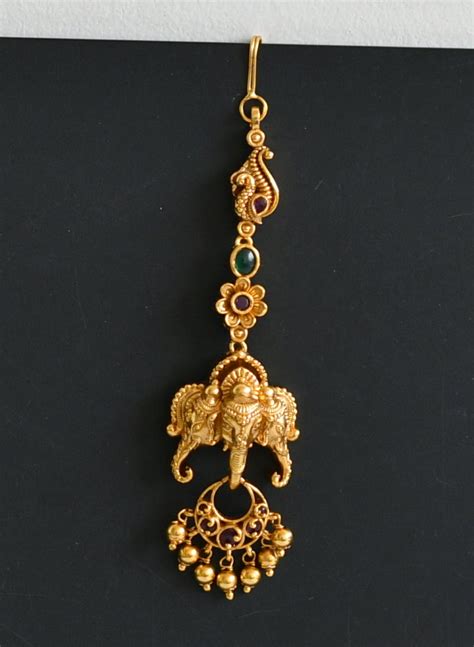 Antique gold tone kemp-green ganesha peacock tikka dj-49820 – dreamjwell