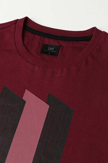 Maroon Printed Casual Half Sleeves Round Neck Men Slim Fit T-Shirts ...