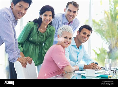 Business People Smiling 的图像结果