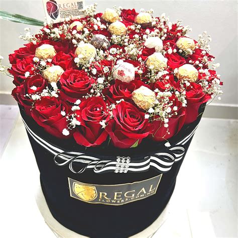 Roses and Ferrero Rocher Box Arrangement - Box of roses and ferrero ...