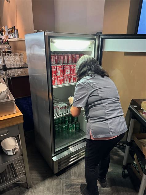 Review: The Club At SEA - Seattle Airport - Live and Let's Fly