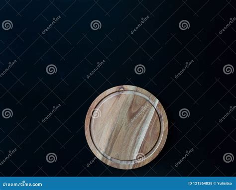 Round wood cutting board stock photo. Image of cutting - 121364838