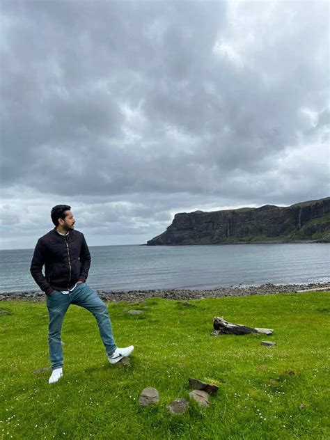 Parambrata gives a Shah Rukh Khan twist to his Scotland vacay pics ...