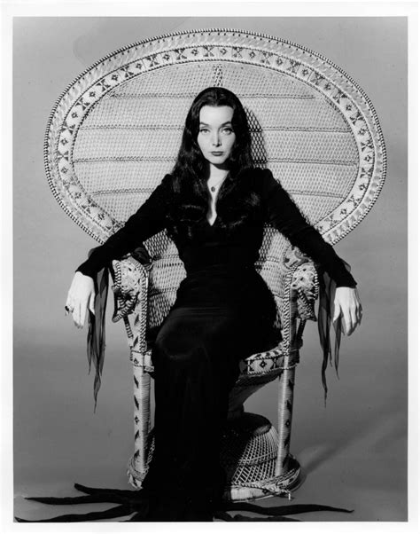 Morticia Addams Style: How to Dress Like The Addams Family Vixen This ...