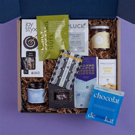 10 Special Employee Anniversary Gifts to Mark Milestones