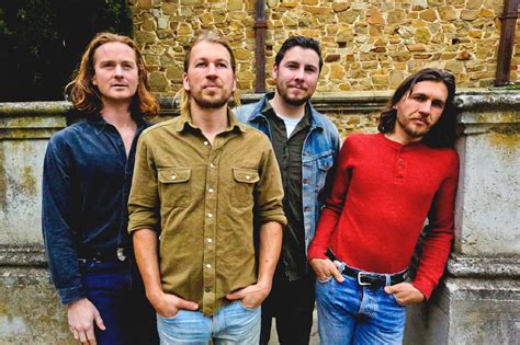 RAIN (EN ESPAÑOL) - The Teskey Brothers - LETRAS.COM