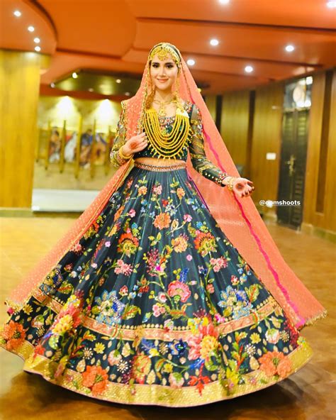 Latest Bridal Mehndi Dresses Wedding Collection (11) - StylesGap.com