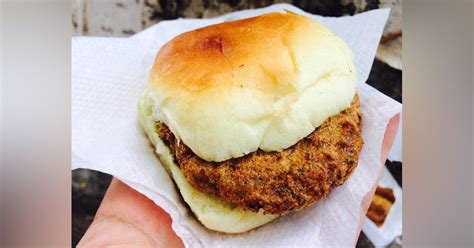 This Spot In Camp Serves A Chicken Slider For Just INR 12.50 | LBB