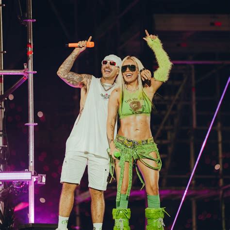 Inside Karol G and Feid's romantic vacation in Tahiti: Why fans think ...