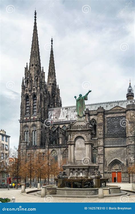 Clermont-Ferrand Cathedral, Frankrijk Stock Foto - Image of dame, kerk ...