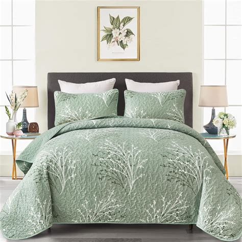 Amazon.com: Sage Green Quilt Set Queen Size - Branch Botanical Pattern ...