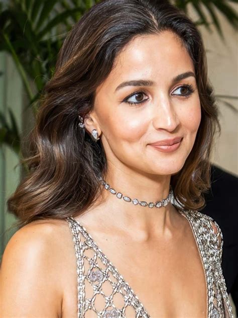 Buy Alia Bhatt Cannes Look Inspired Choker Necklace Online - Ishhaara