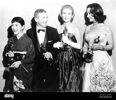 ACADEMY AWARDS CEREMONY 1958 Oscar for best supporting actress ...