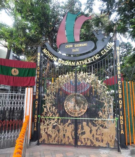 Legendary cricketer Sunil Gavaskar inaugurated Mohun Bagan's new gate ...