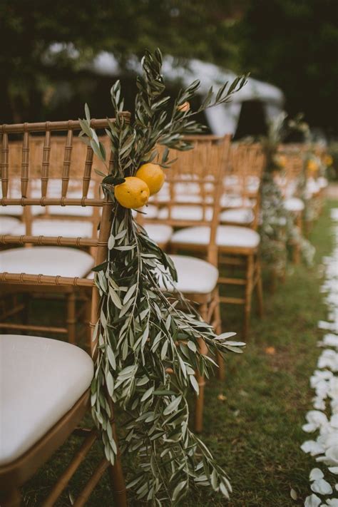 Pin by 高木 かなみ on 花 | Citrus wedding, Olive branch wedding, Branches ...
