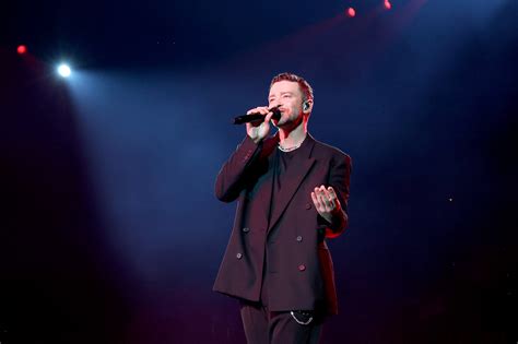 Justin Timberlake Suffers Wardrobe Malfunction at Nashville Concert ...