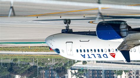Delta Flight Crash-Lands, Ends Up Upside Down in Toronto [WATCH]