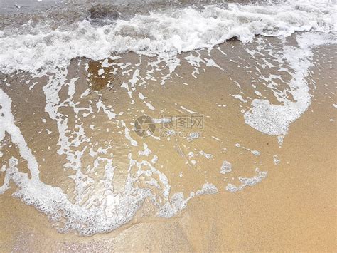 夏日天空水和沙子高清图片下载-正版图片503811858-摄图网