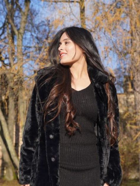 Yeh Rishtey Hain Pyaar Ke fame Rhea Sharma looks dreamy in these ...